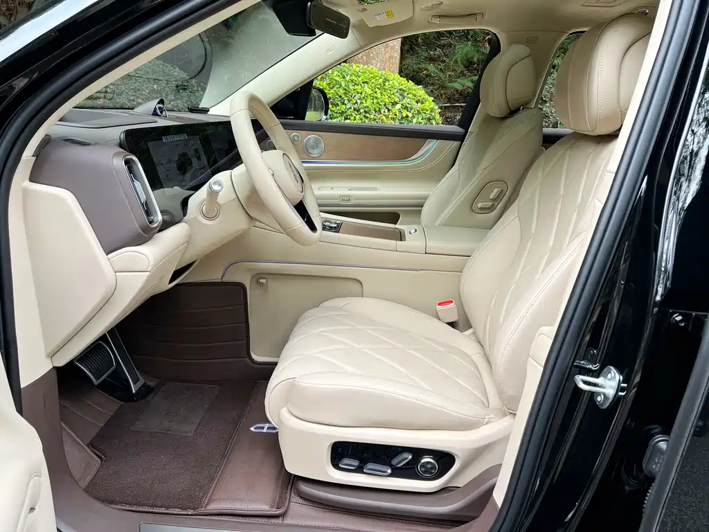 AITO ASK THE WORLD M9