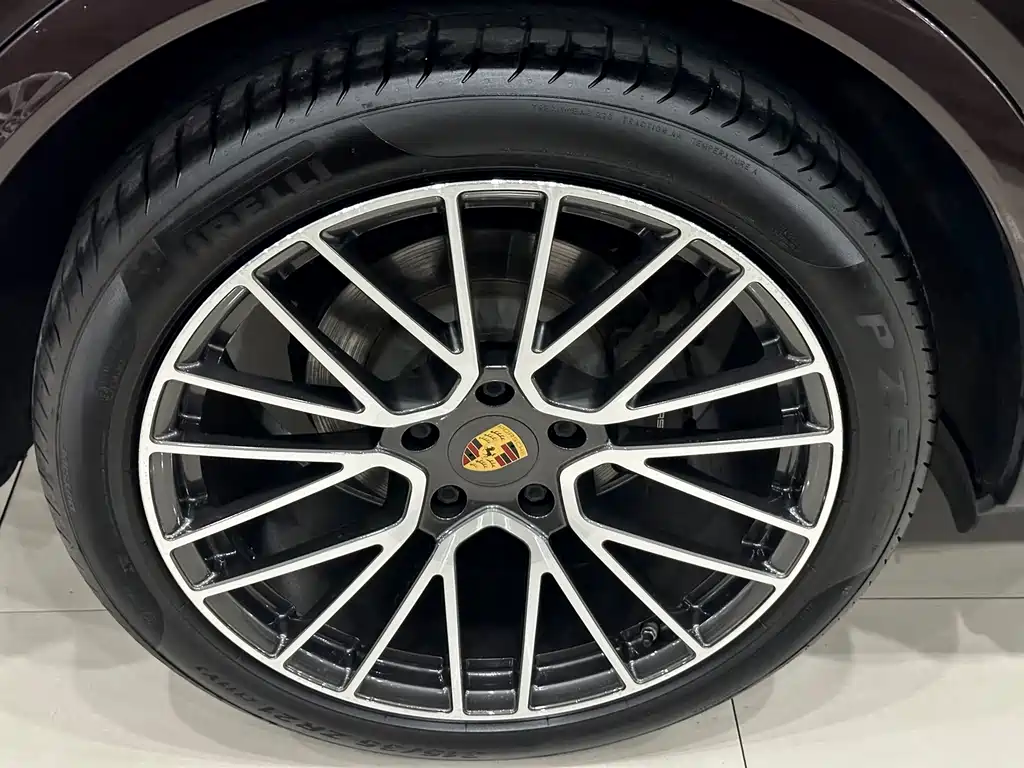 Porsche Cayenne — миниатюра 28
