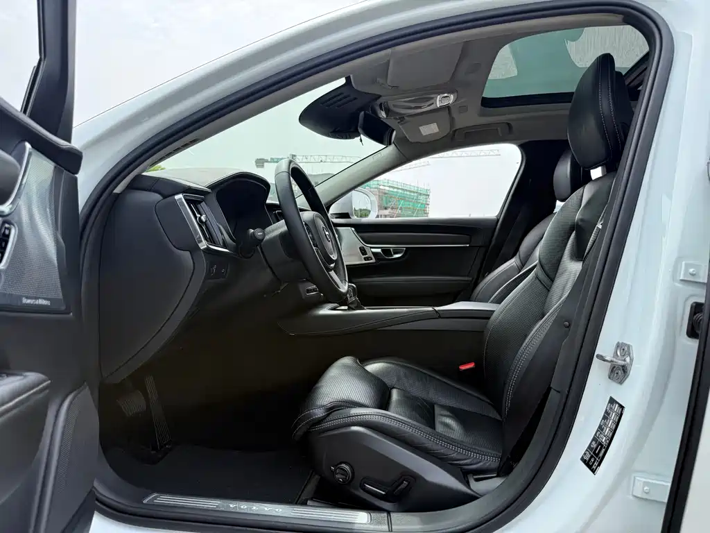 Volvo V90 2017 Cross Country T5 AWD