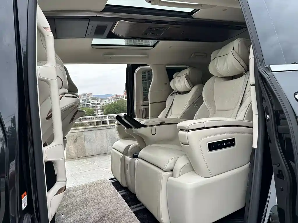 Lexus LM 2023 350h мест