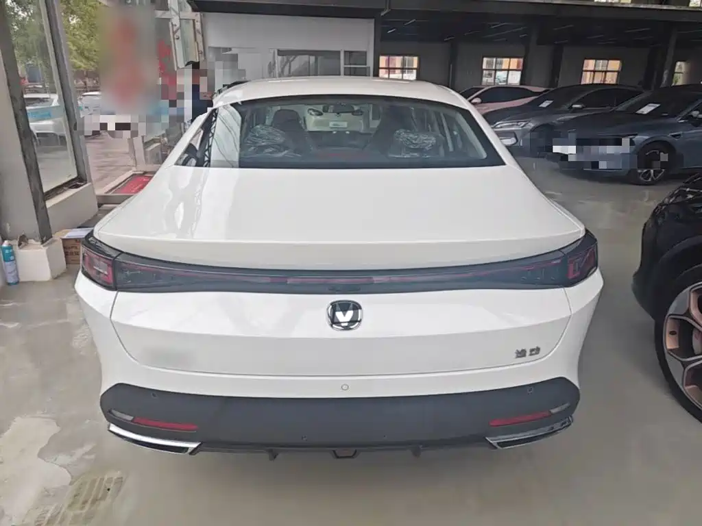 Changan Побег PHEV — миниатюра 6