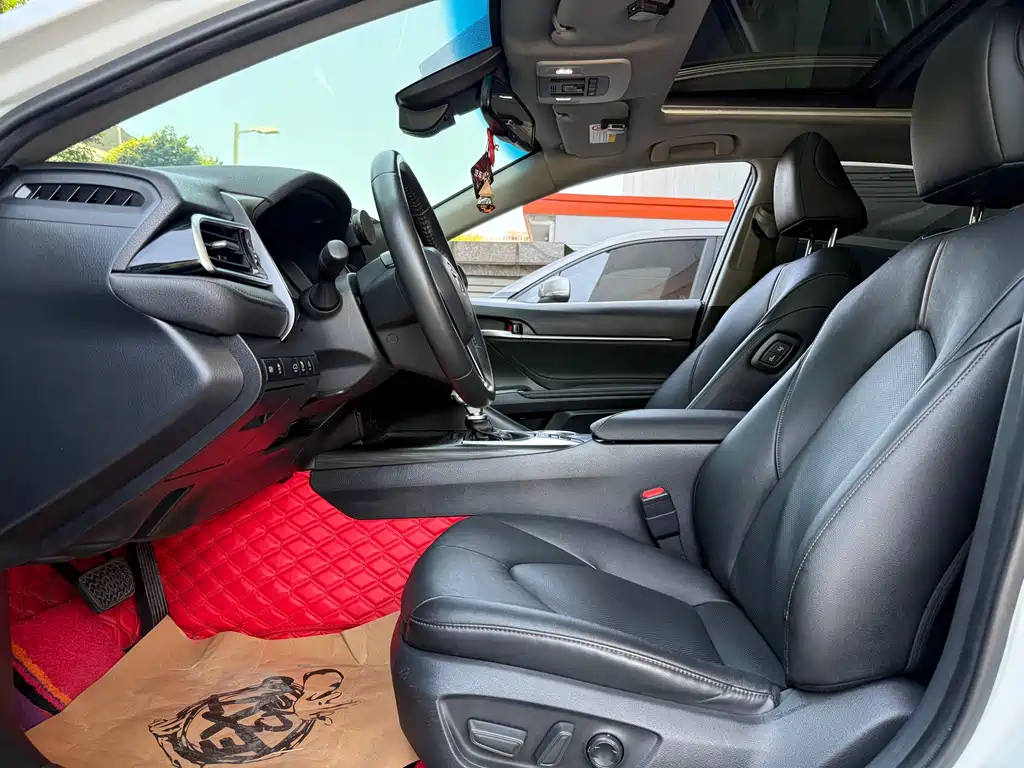 Toyota Camry — миниатюра 9