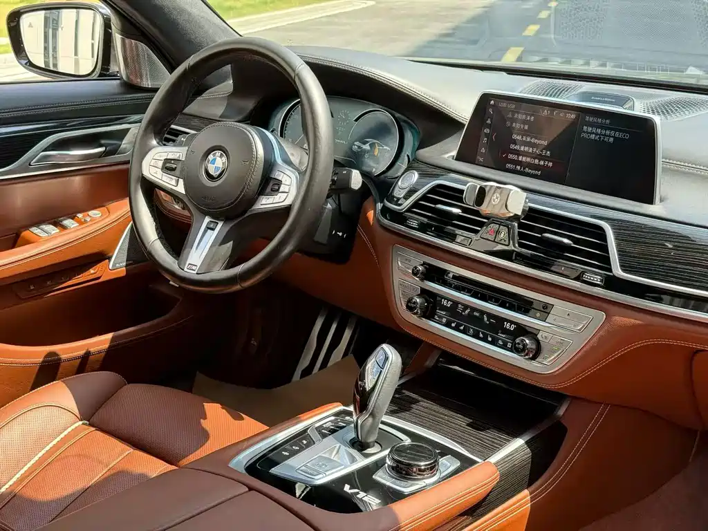 BMW 7 Series — миниатюра 5