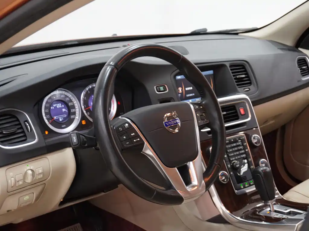 Volvo S60 (Import) — миниатюра 12