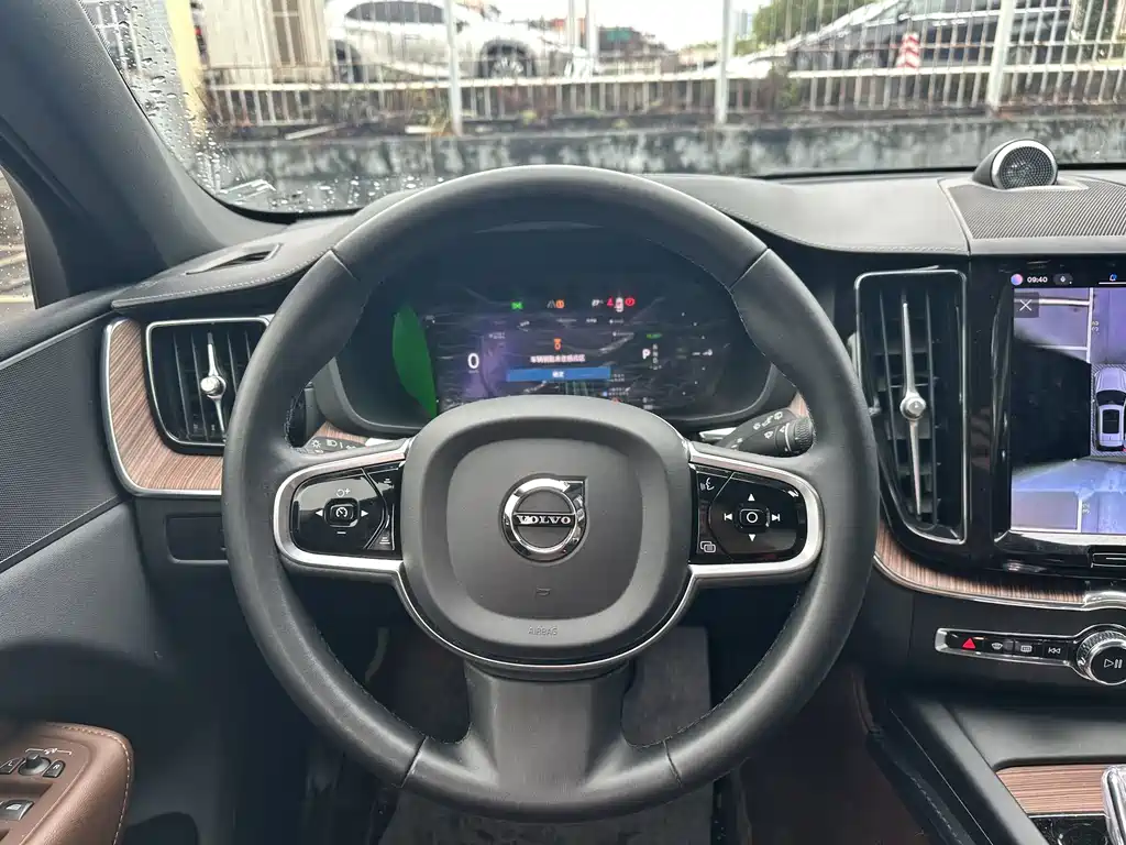 Volvo XC60 2023 T8 Sport
