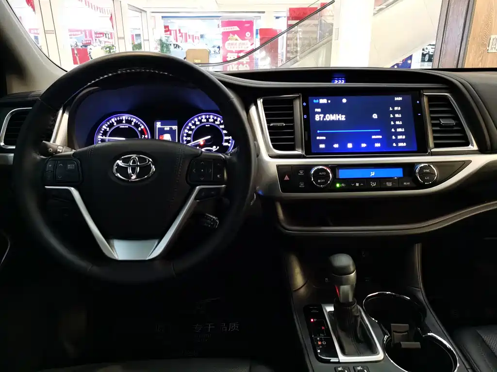 Toyota Highlander 2021 2.0T Luxury 7 мест