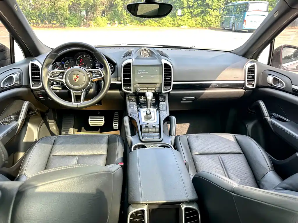 Porsche Cayenne — миниатюра 11