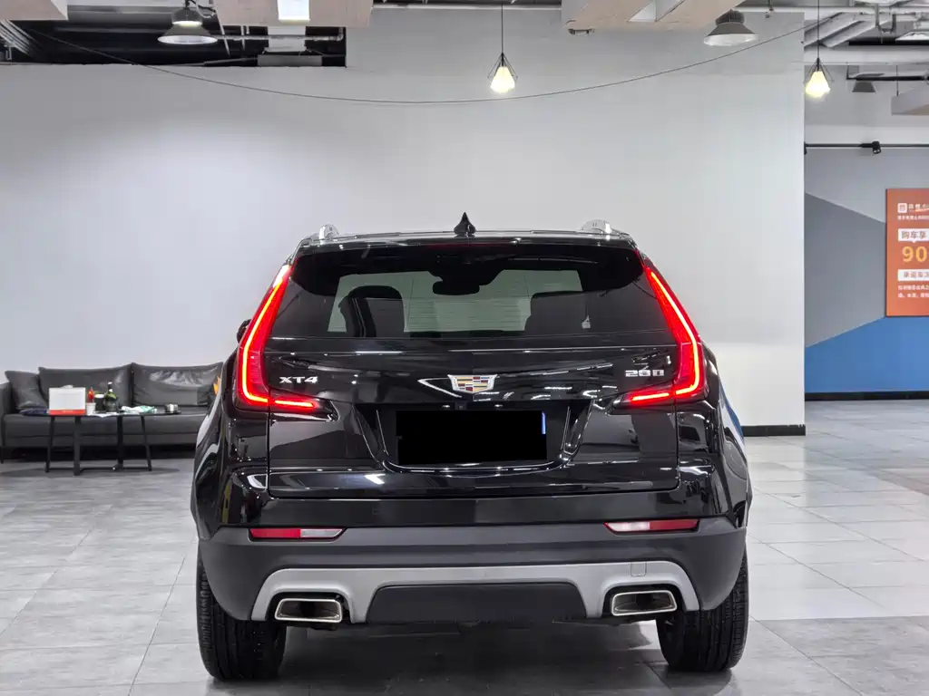 CADILLAC XT4