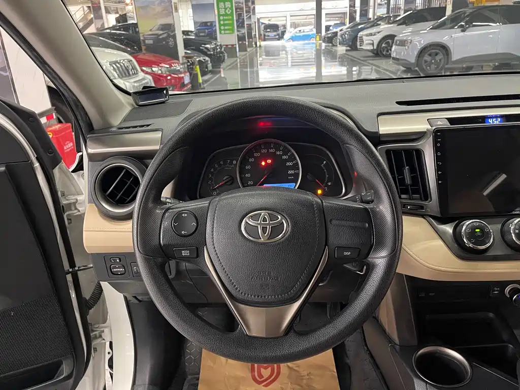 Toyota RAV4 — миниатюра 13