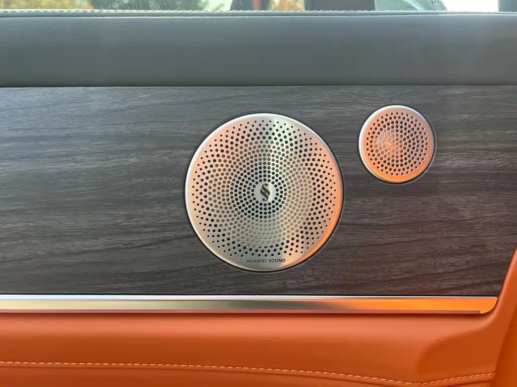 AITO ASK THE WORLD M9