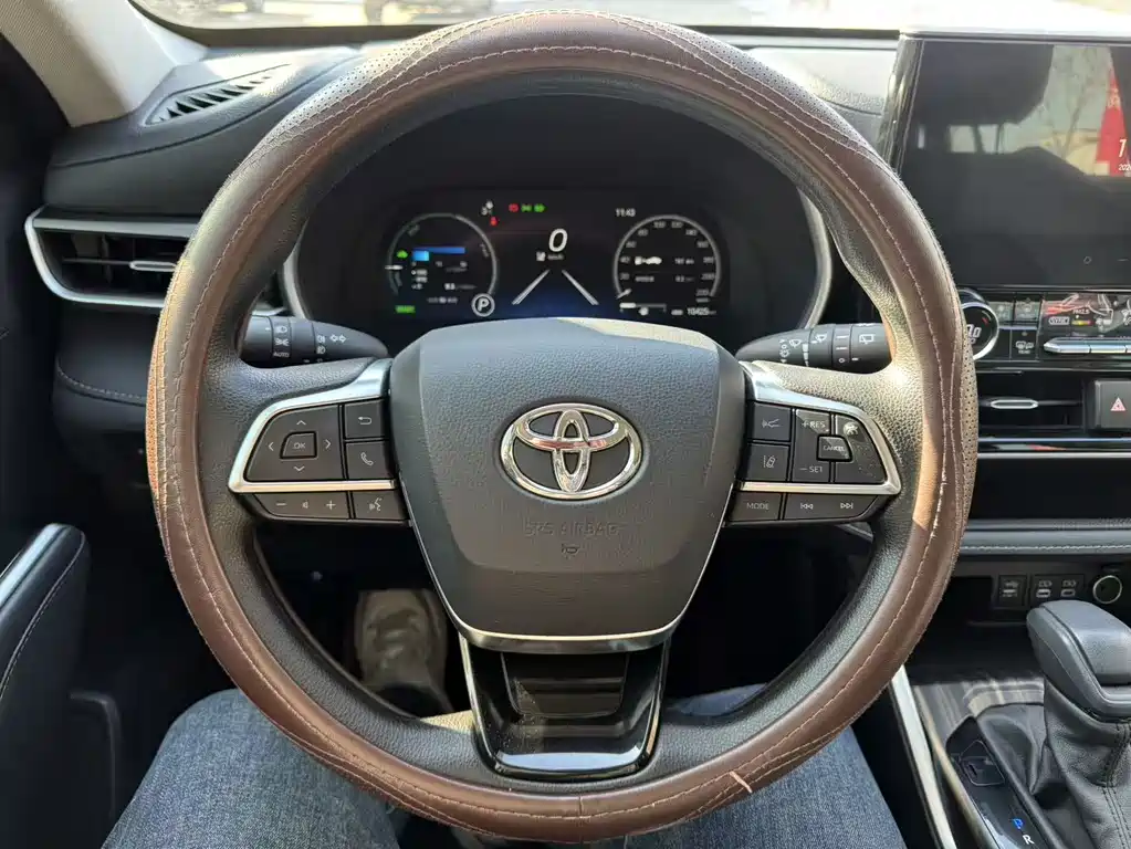 TOYOTA HIGHLANDER