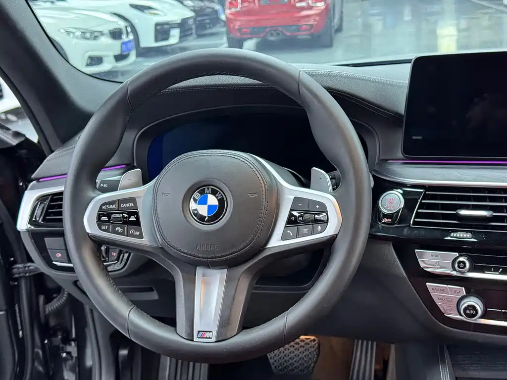 BMW 5 Series - фото 12
