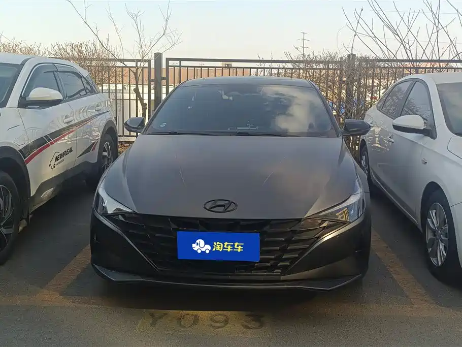 HYUNDAI ELANTRA
