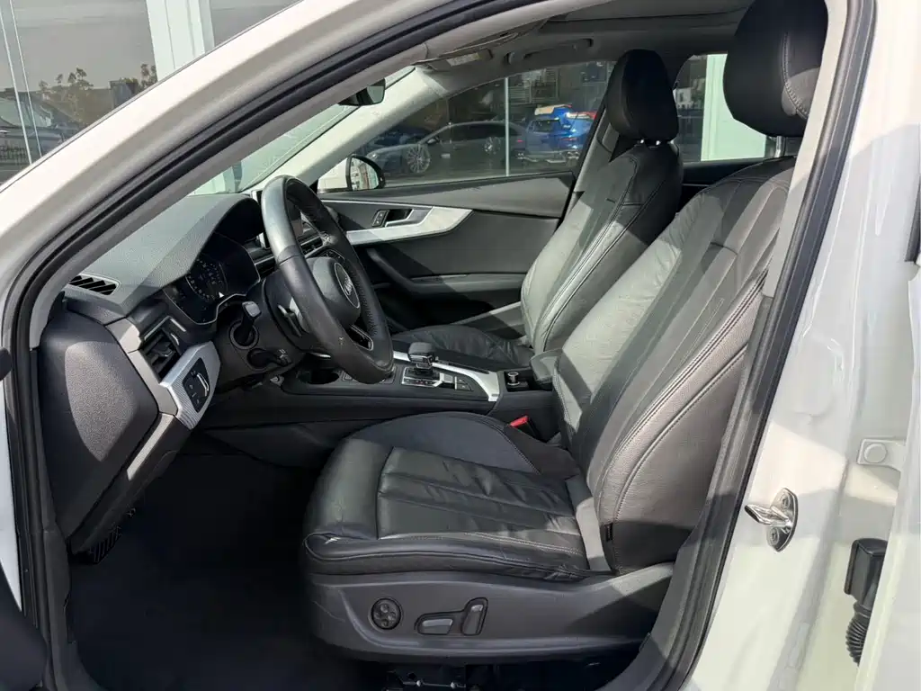 Audi A4L 2017 40 TFSI Fashion