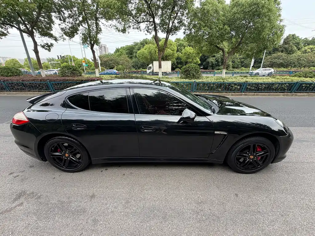 Porsche Panamera 2010 Panamera 4 3.6L