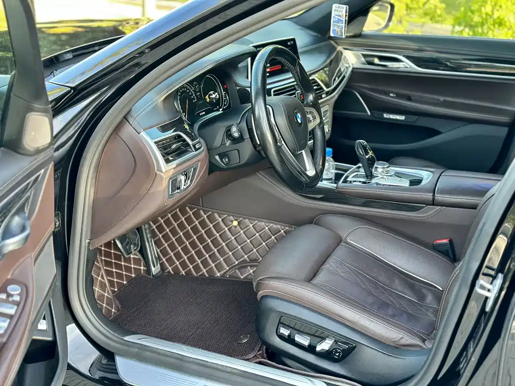 BMW 7 Series — миниатюра 6