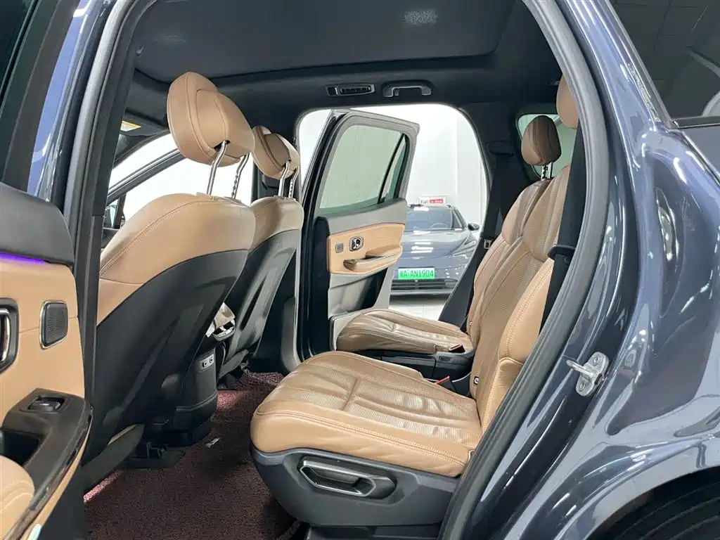 NIO ES8 2020 580KM мест