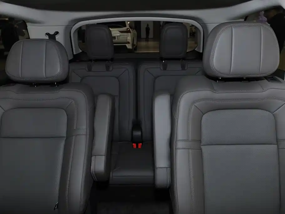 Lincoln Aviator — миниатюра 16