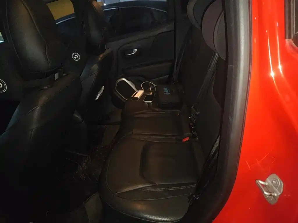 Jeep Renegade — миниатюра 18