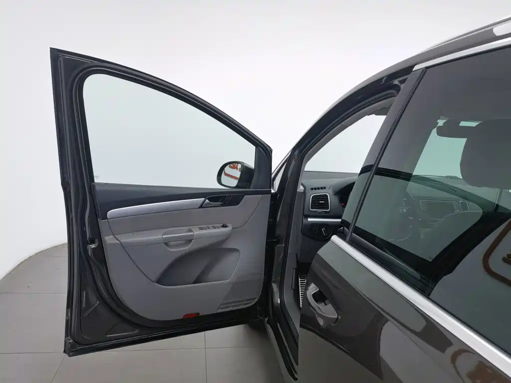 Volkswagen Xia 2016 380TSI 7 мест