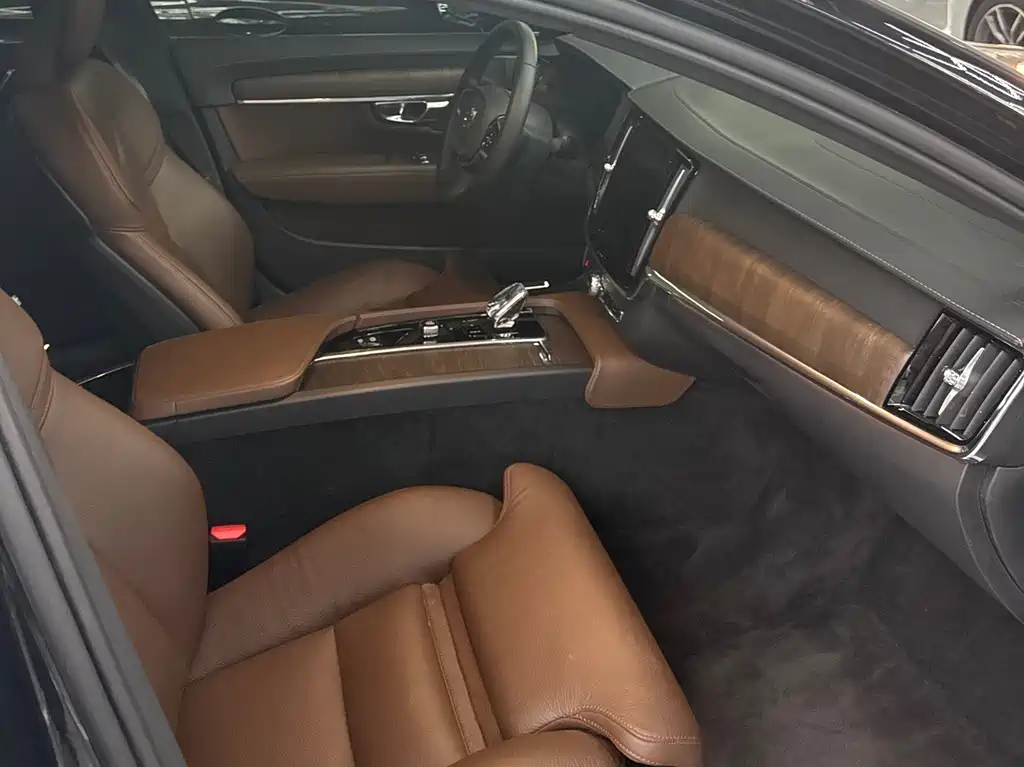 Volvo S90 2024 B5 Luxury