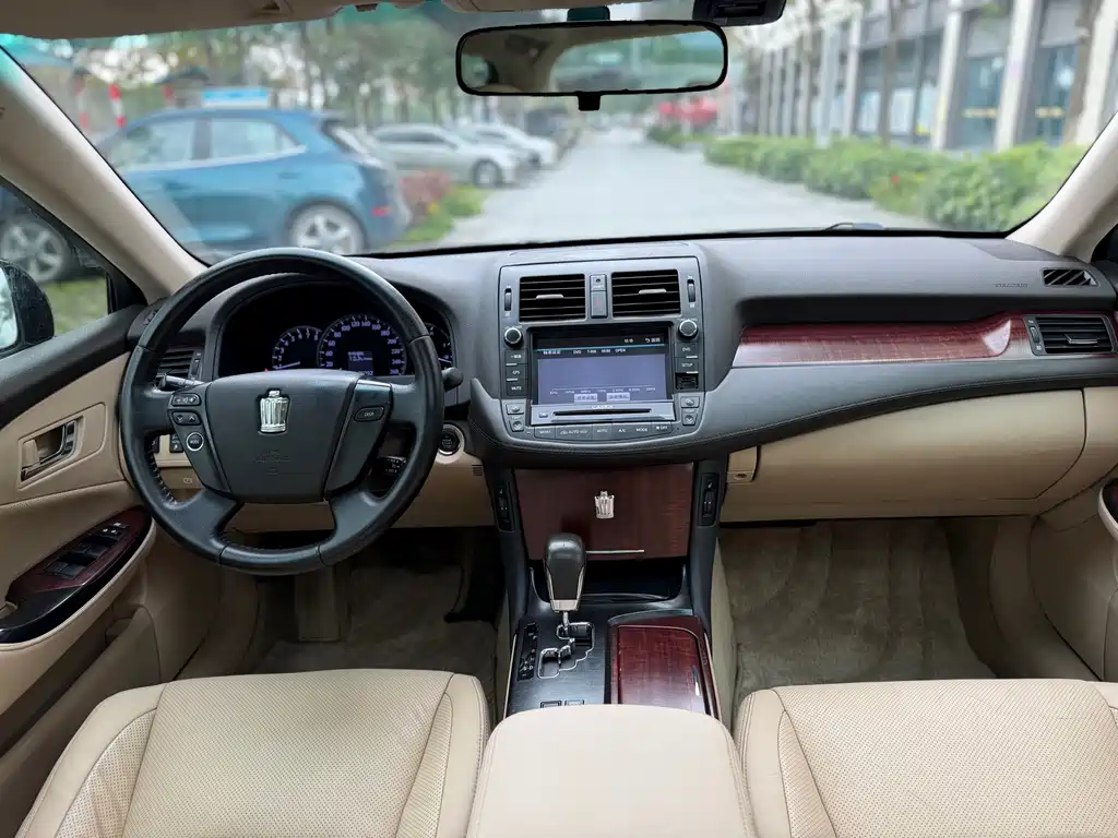 Toyota Crown 2011 2.5L Royal