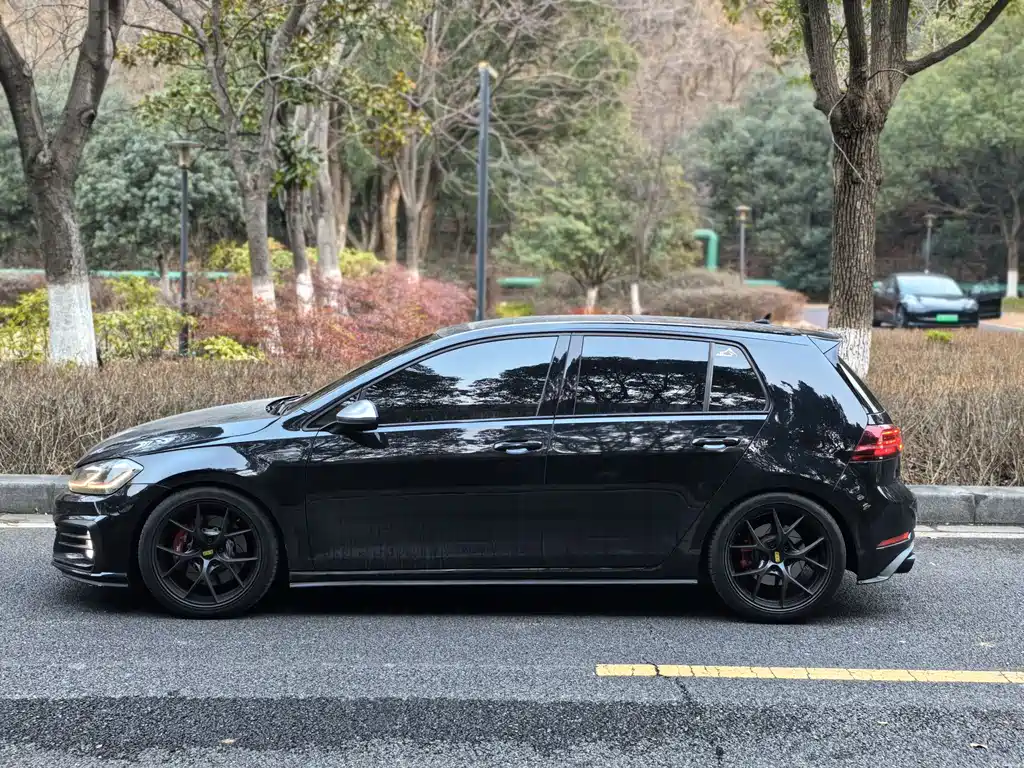 VOLKSWAGEN GOLF GTI