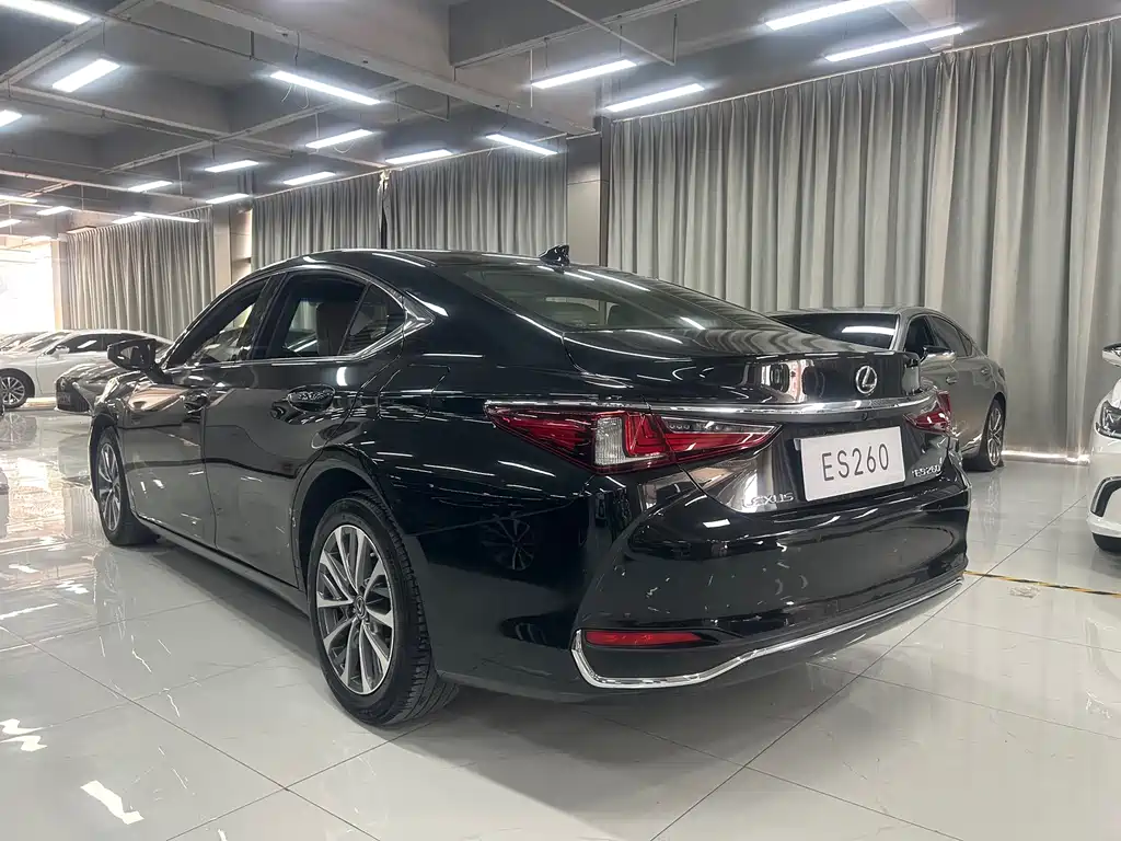 Lexus ES — миниатюра 8