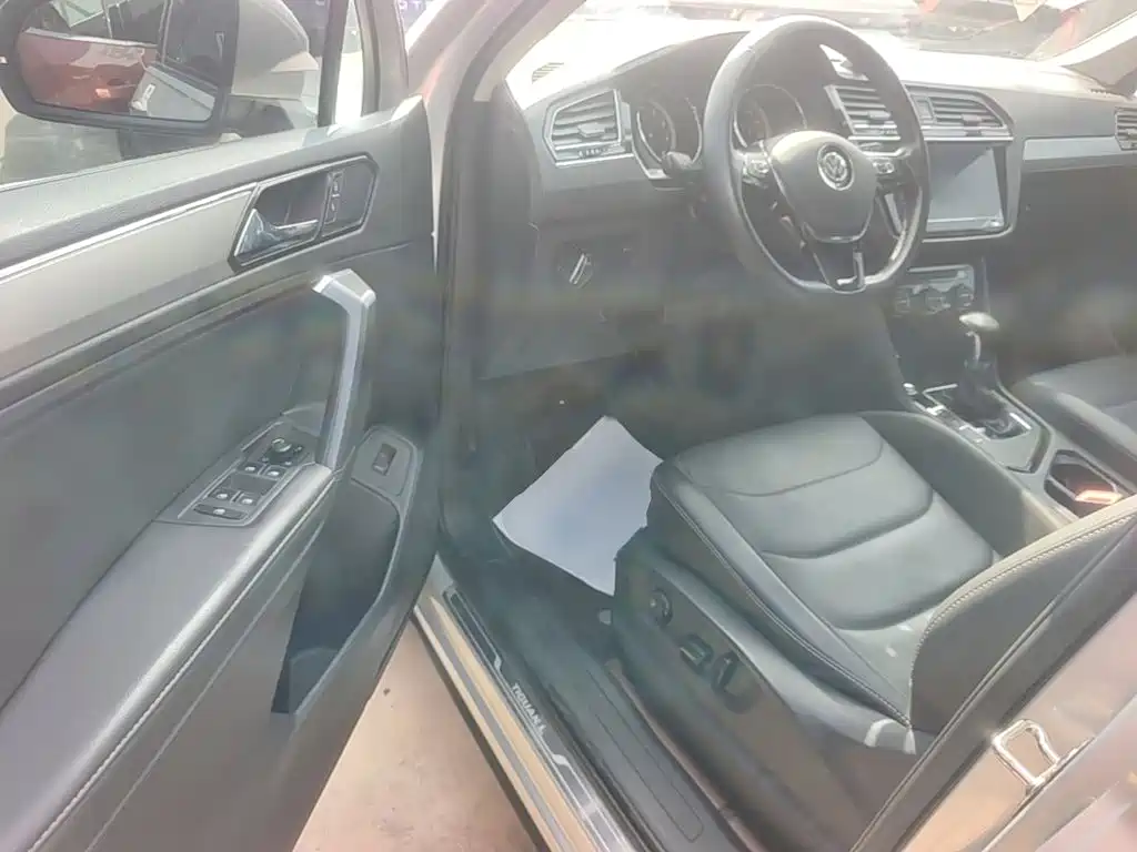 Volkswagen Tiguan L — миниатюра 16