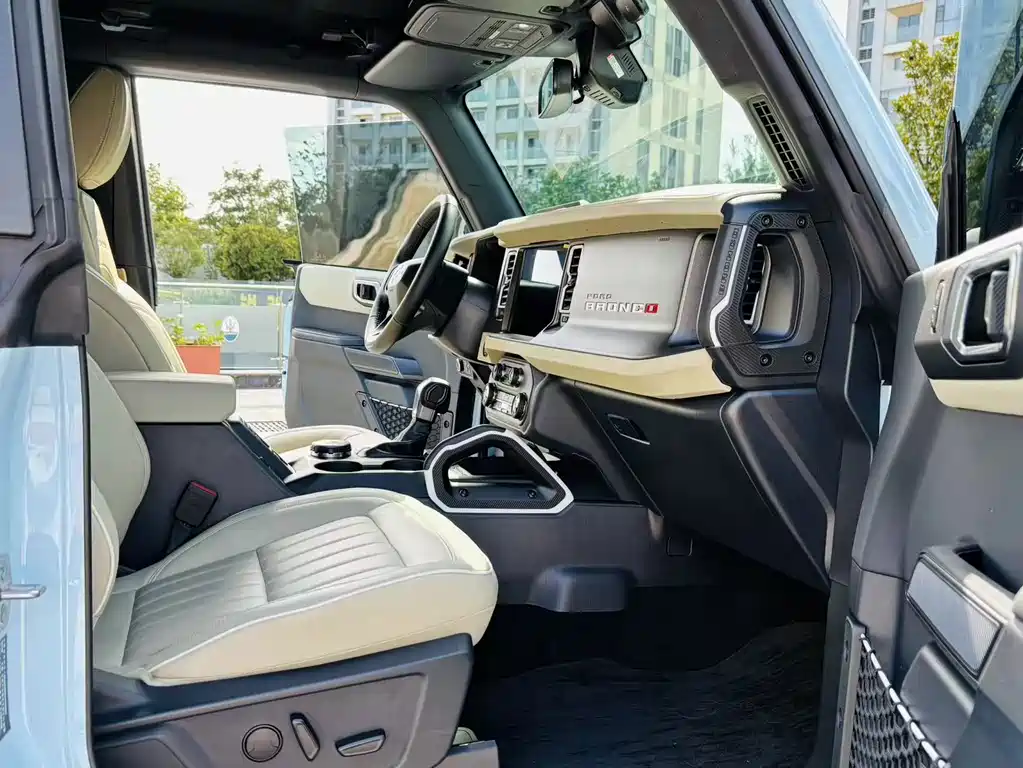 Заказать Ford Bronco 2026 года за 10 011 270 ₽  из Китая