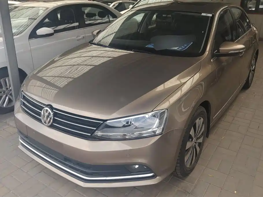 Volkswagen Sagitar 2016
