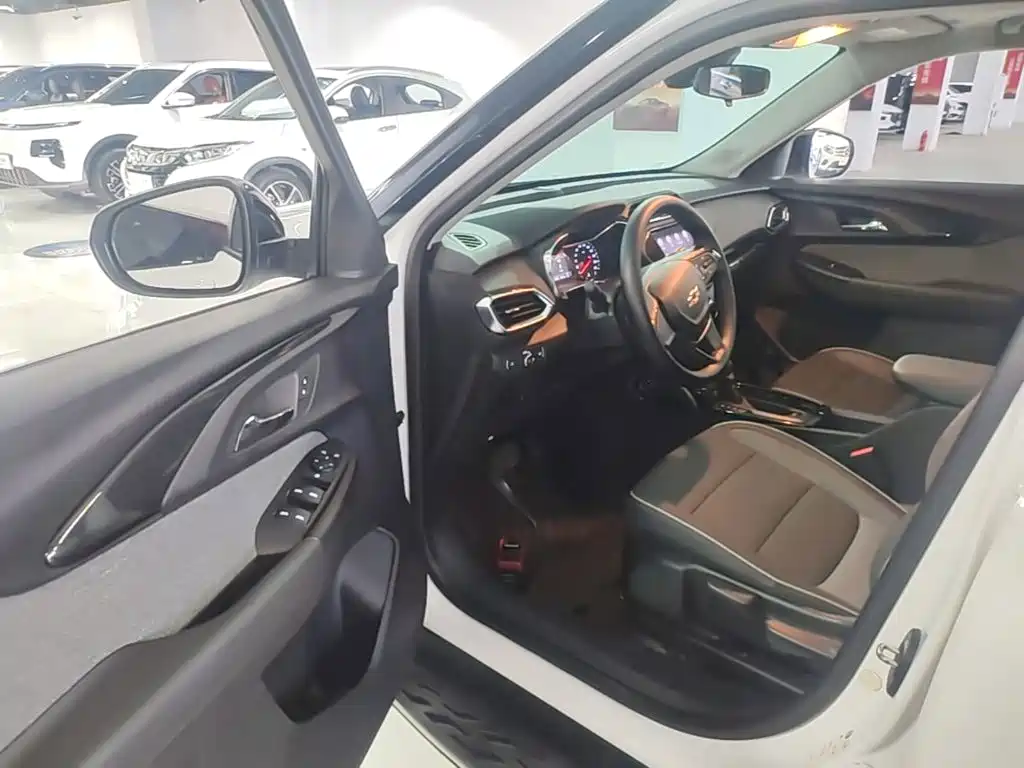Chevrolet Tracker — миниатюра 16