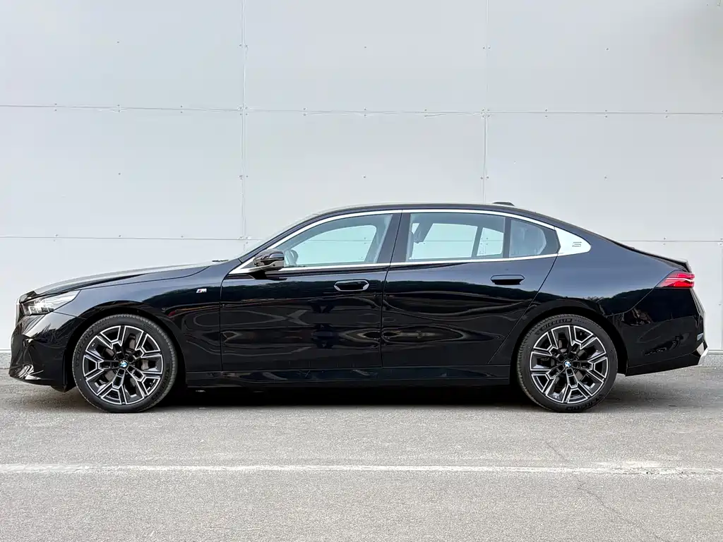 BMW 5 Series — миниатюра 3