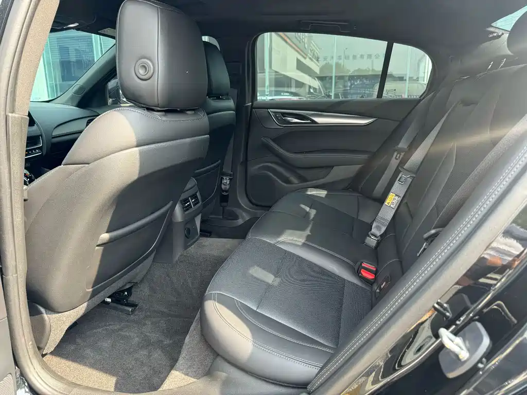 Cadillac CT5 — миниатюра 6