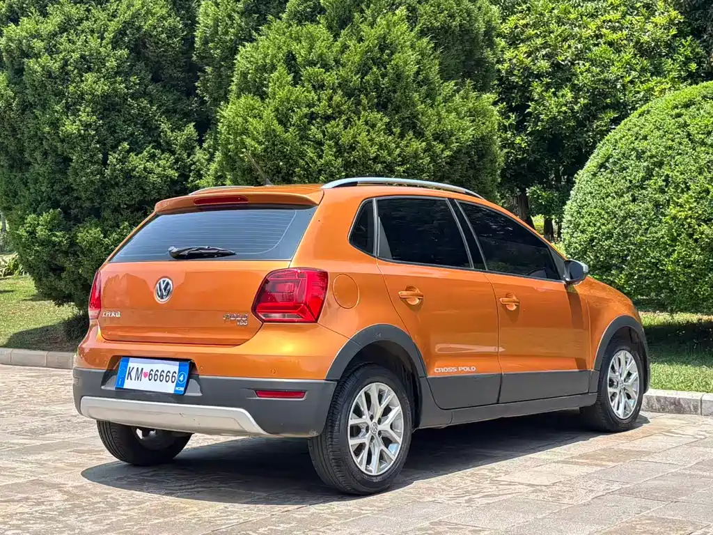 Volkswagen Polo 2018 1.5L Cross Polo AT