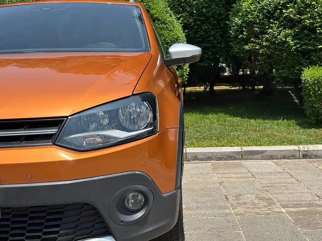 Volkswagen Polo 2018 1.5L Cross Polo AT