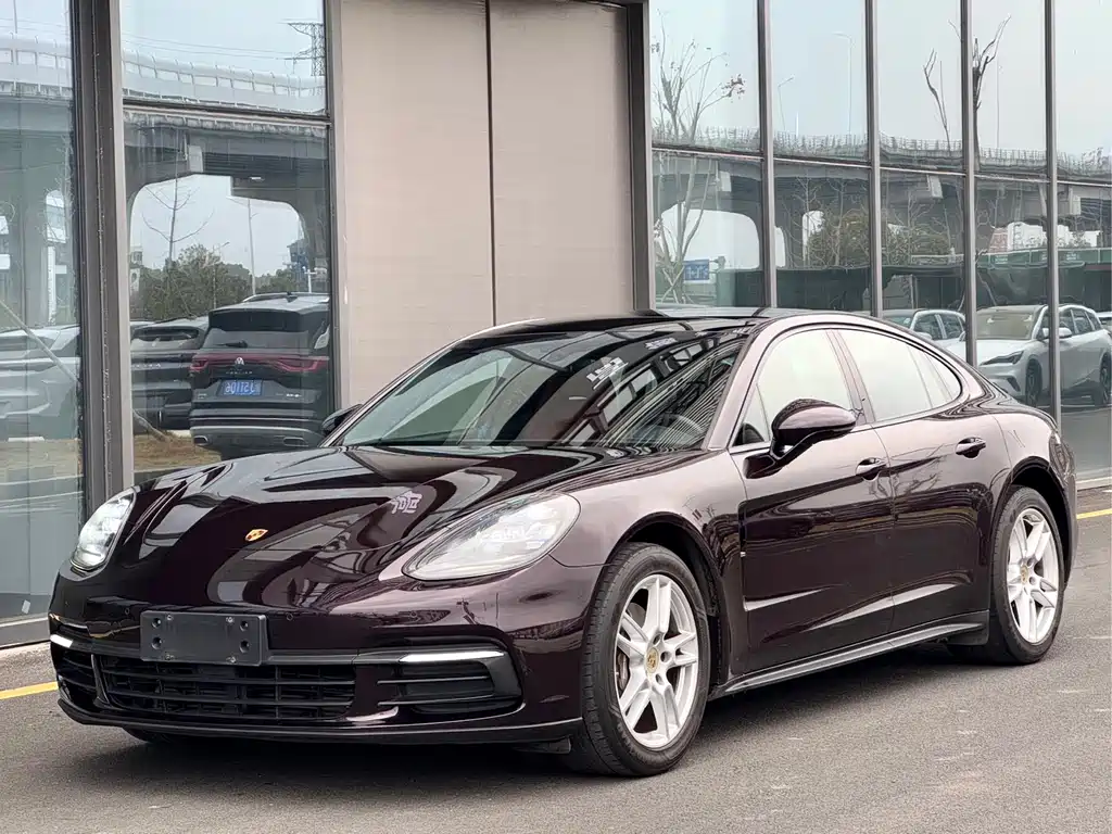 PORSCHE PANAMERA