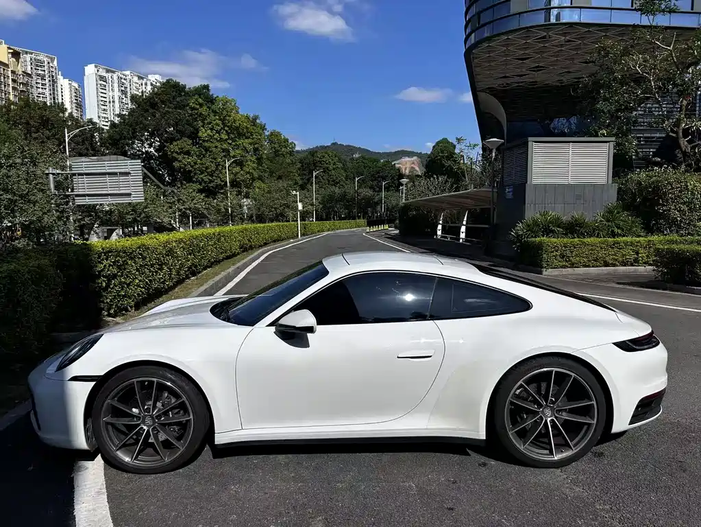 PORSCHE 911