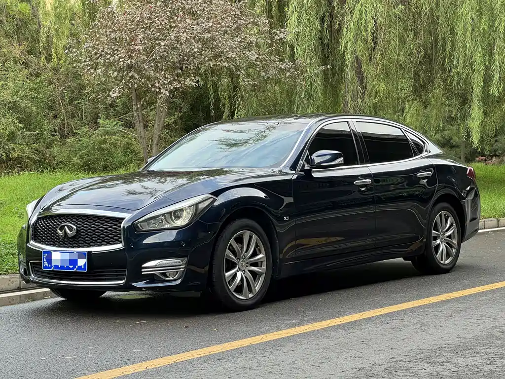 Infiniti Q70
