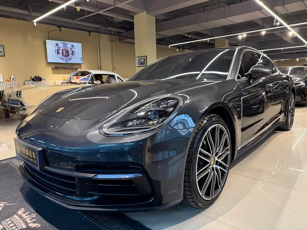 PORSCHE PANAMERA