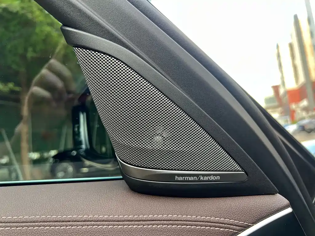 BMW 5 Series — миниатюра 14