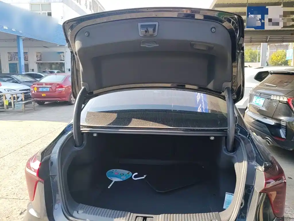 Hongqi Hongqi H5 — миниатюра 19
