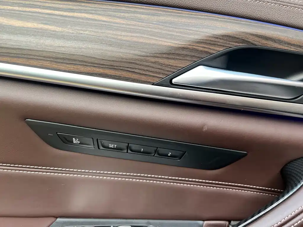 BMW 5 Series — миниатюра 21