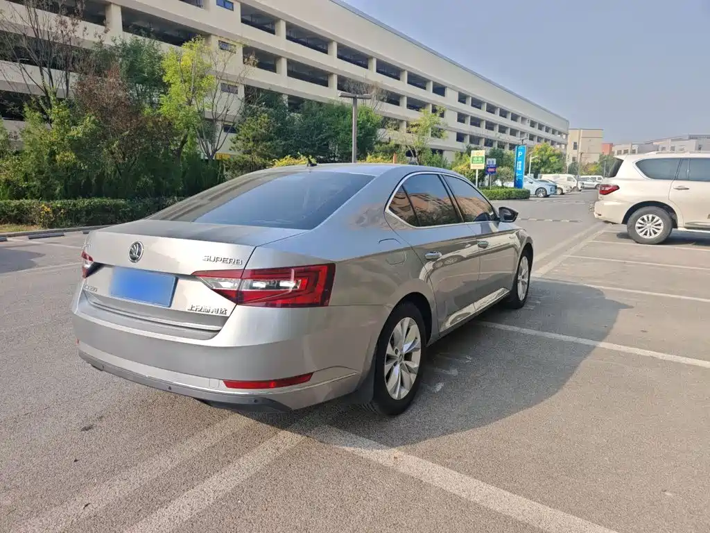 Skoda Superb — миниатюра 25