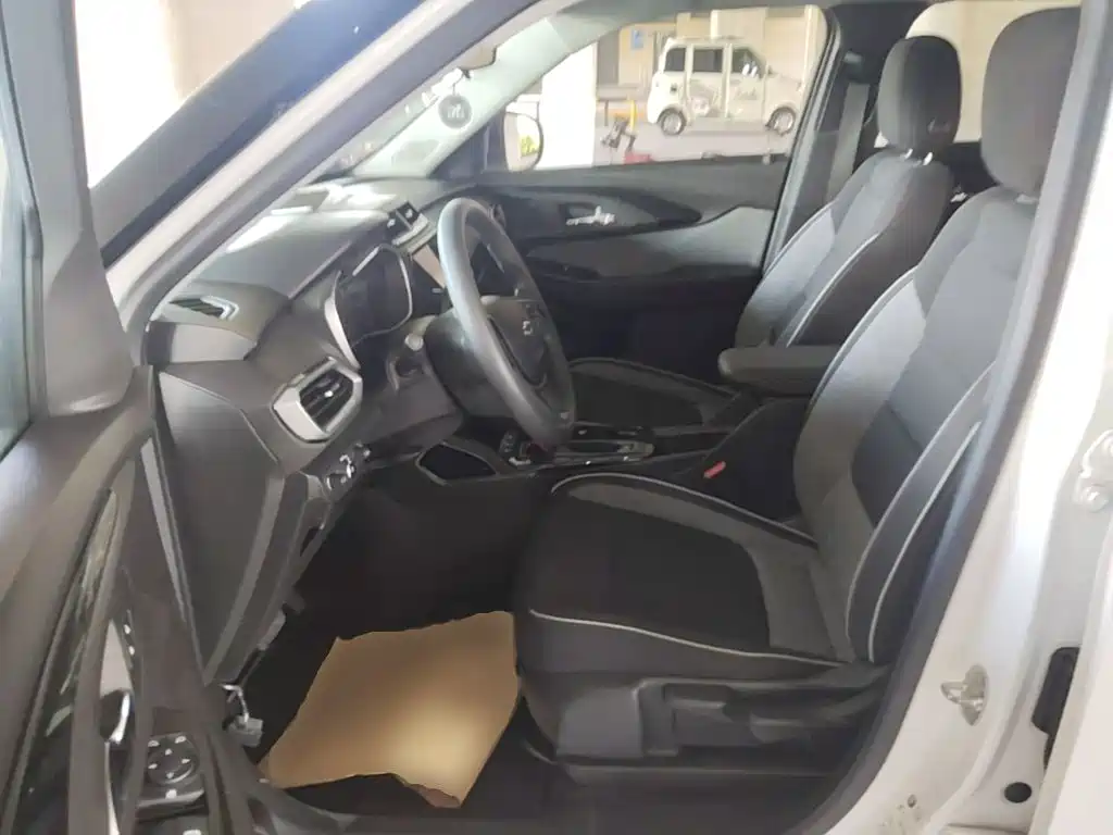 Chevrolet Tracker — миниатюра 15