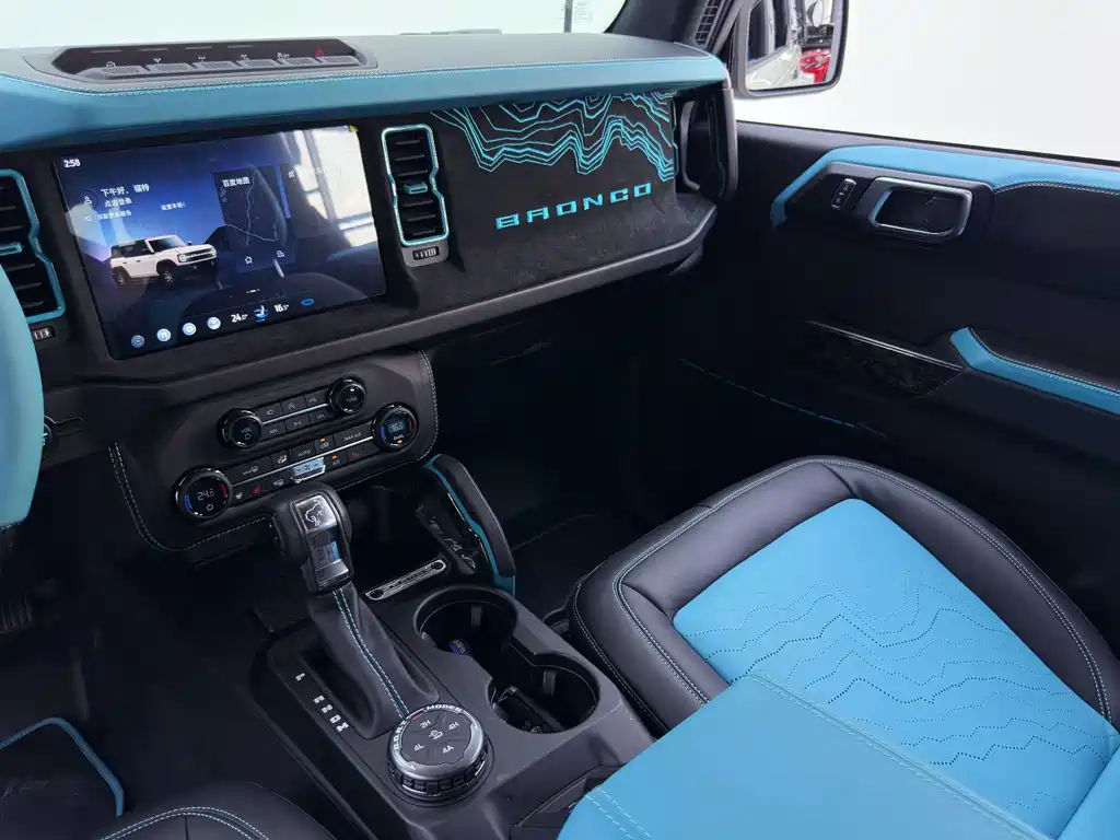 Ford Bronco — миниатюра 32
