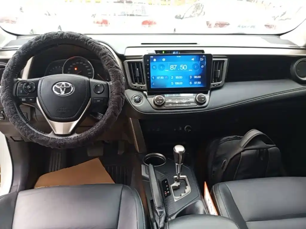 Toyota RAV4 — миниатюра 10