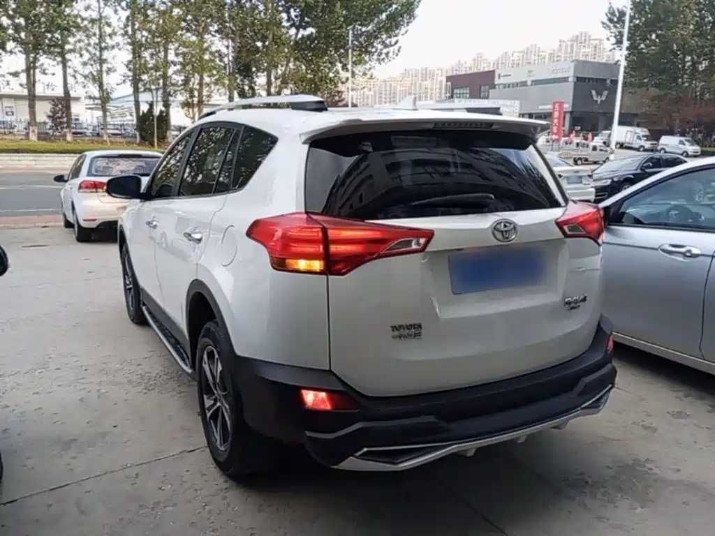 Toyota RAV4 — миниатюра 5