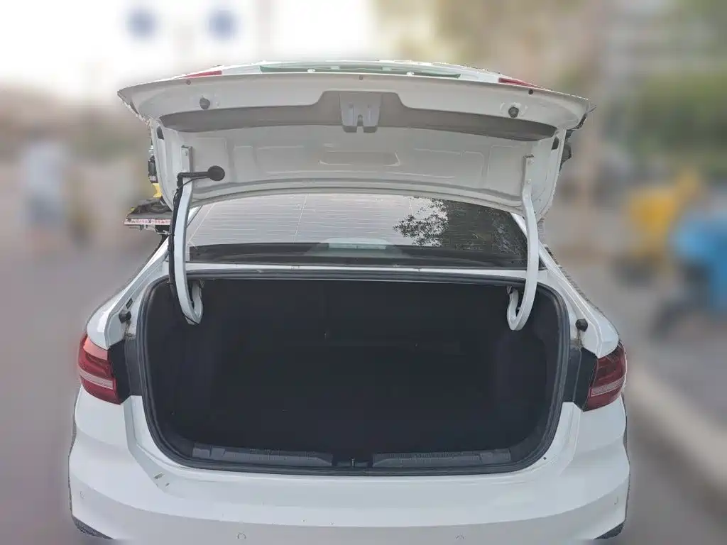 Volkswagen Lavida — миниатюра 10