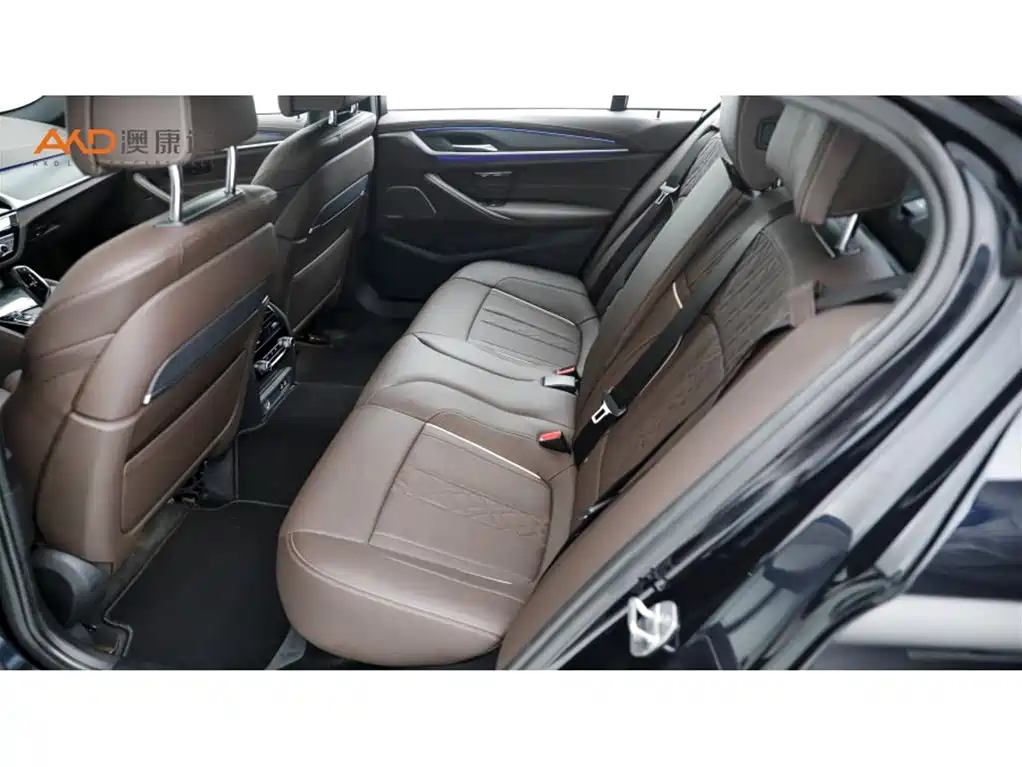 BMW 5 Series — миниатюра 7